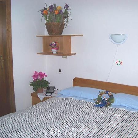 Garni Pecol Bed and Breakfast Fusine Habitación foto